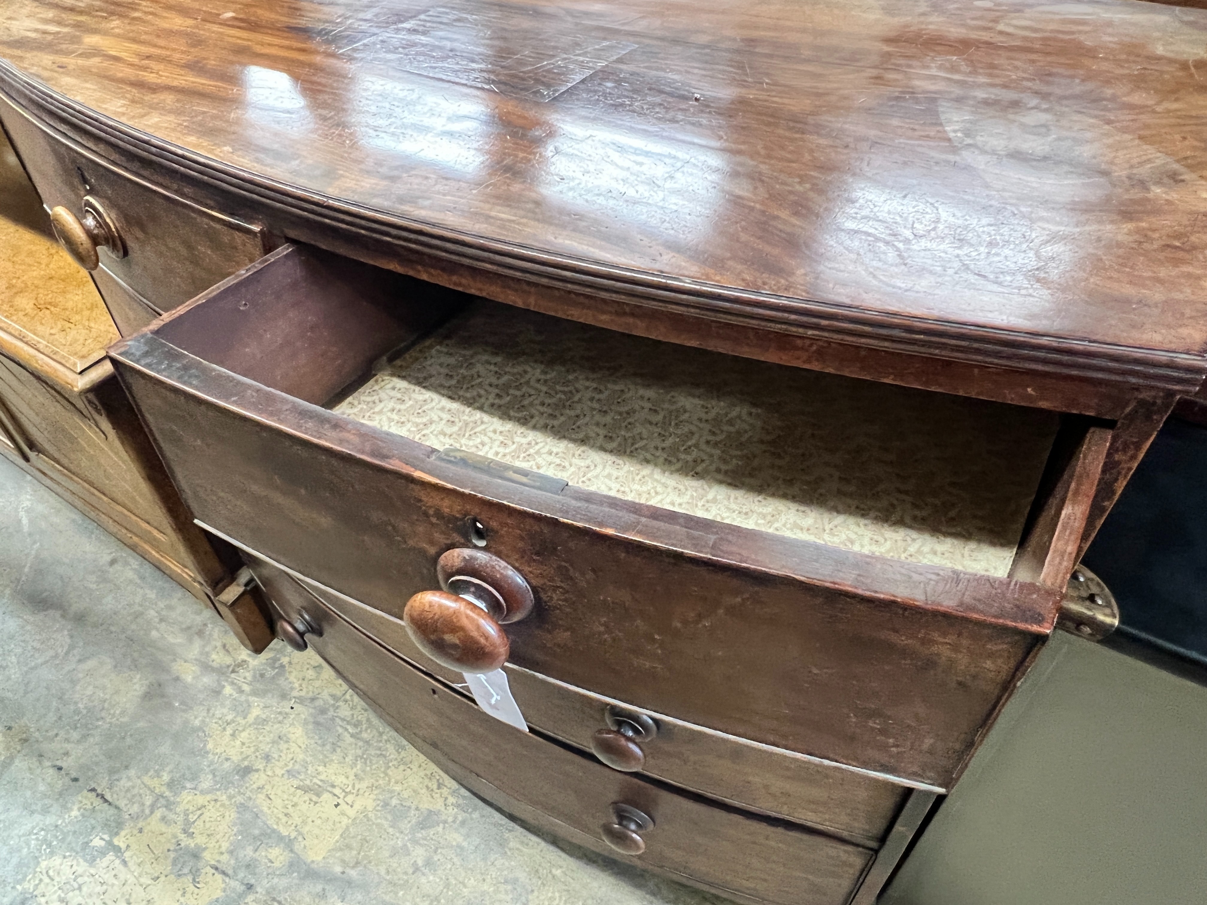 A Regency mahogany bow front chest of drawers, width 105cm, depth 55cm, height 103cm